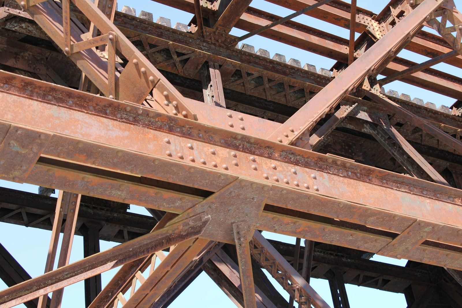 Bottom chord details, east track